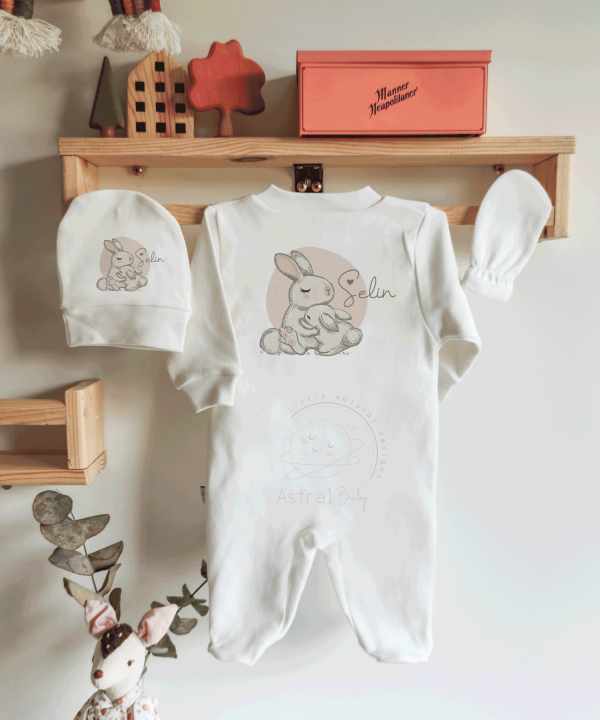 Anne ve Yavru Tavşan Desenli İsimli Organik 3'lü Tulum Set