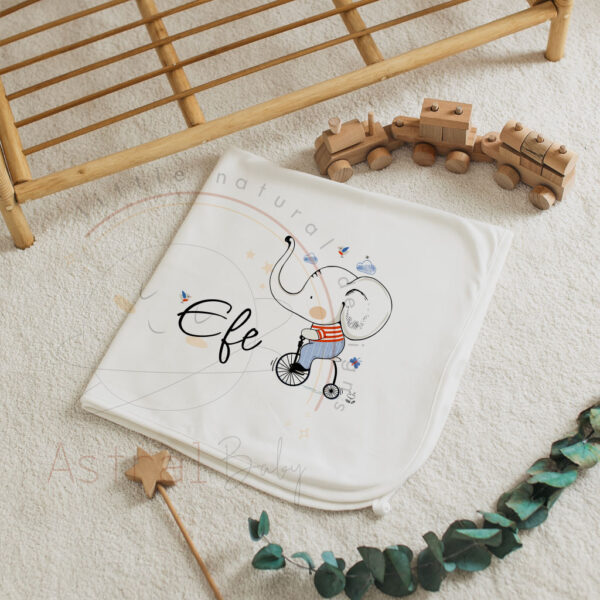 Bisikletli Fil Desenli İsimli Penye Battaniye (Erkek Bebek)