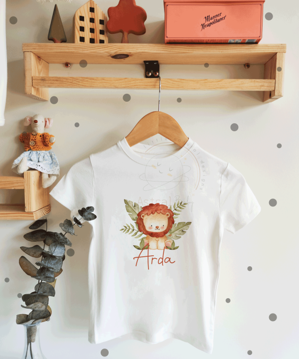 Aslan ve Yapraklar Desenli Çocuk T-shirt